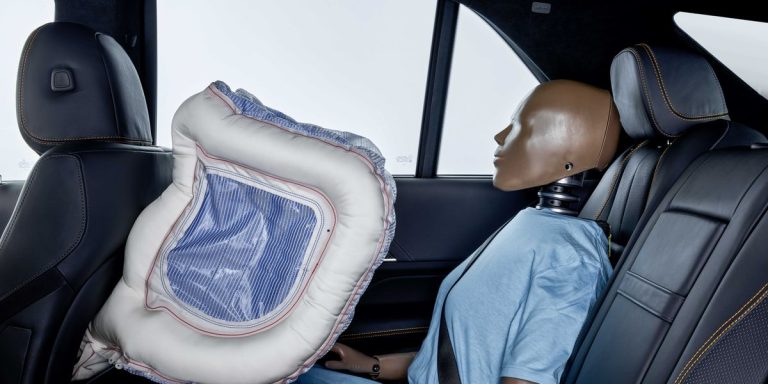 La OCU advierte sobre los airbags: esta es la marca de coches con la que debes tener cuidado