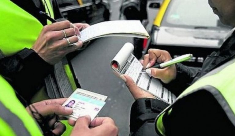 Estas infracciones ya no son un bulo y la DGT podría multarte si las cometes