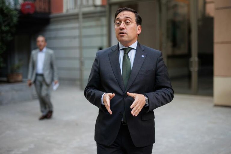 Albares acusa al PP de usar las 