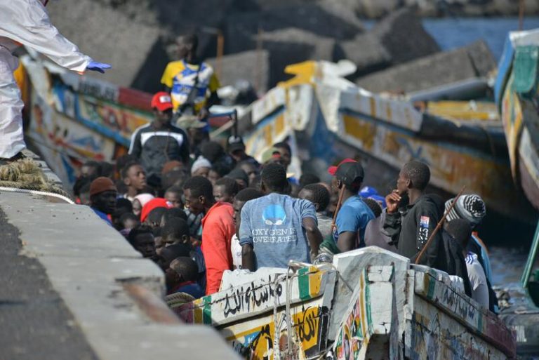 Rescatan a 549 migrantes a bordo de varios cayucos en aguas cercanas a El Hierro y Tenerife