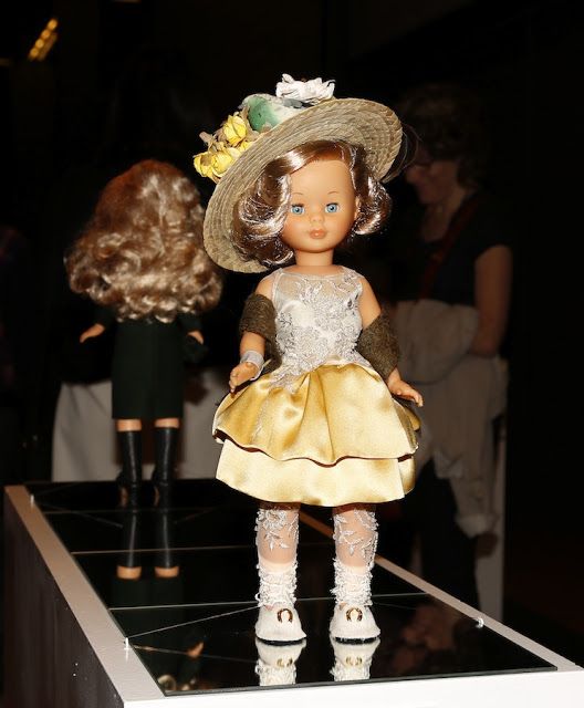 Nancy Fashion Muñeca con Vestido y Complementos: Una Opción Económica