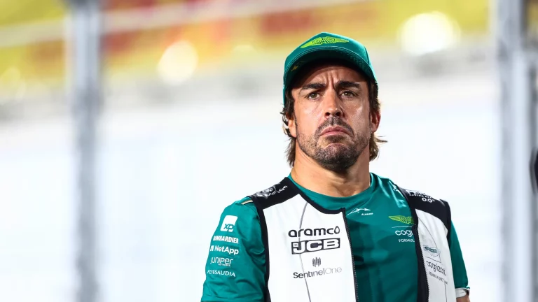 Aston Martin se pronuncia sobre las quejas de Alonso tras la carrera en Qatar