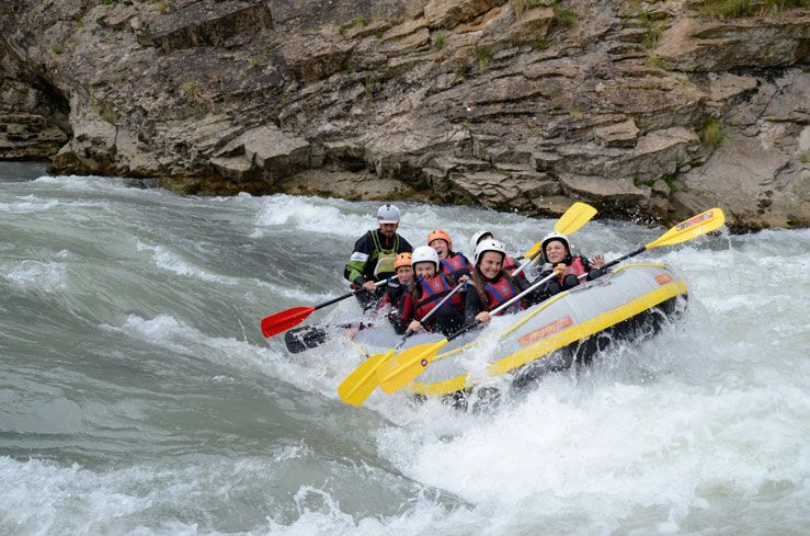 El turismo de aventura cada vez más de moda: descubre el mejor sitio donde poder realizarlo en España 230 Aragón. Rafting en el Río Ebro