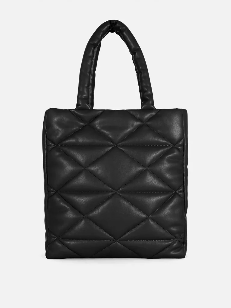 Descubre las novedades de Primark para este otoño: vestidos, chaquetas y bolsos a un precio increíbles 13 Bolso negro acolchado de Primark