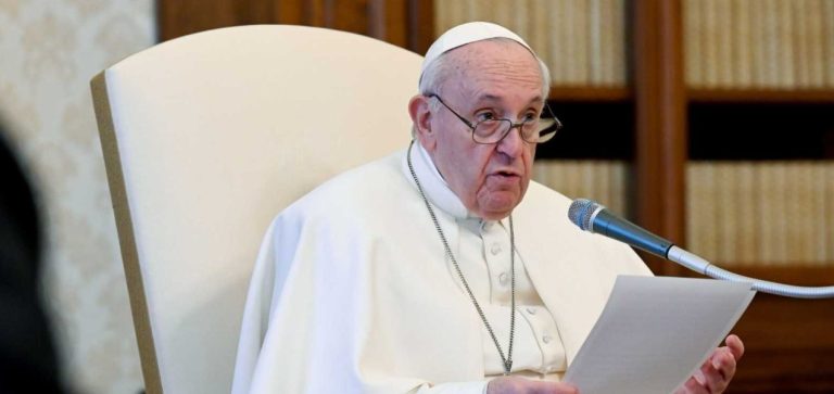El Papa reclama a los altos cargos de la Curia un 