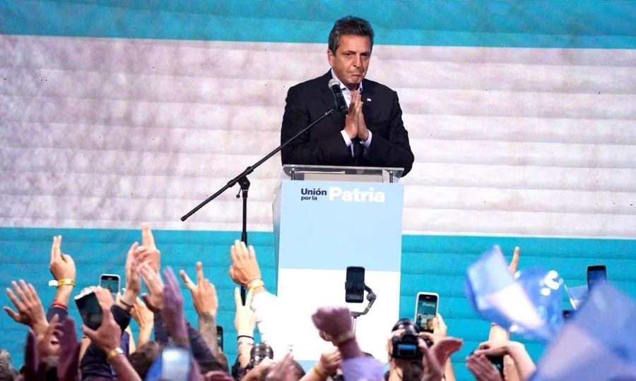 La carrera presidencial Argentina 2023: Un vistazo a los candidatos en la cima de las encuestas 1 El peronismo vuelve a sorprender a todos los argentinos con el triunfo de Sergio Massa