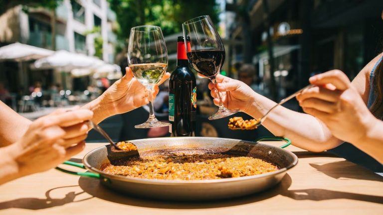 El turismo gastronómico es la nueva forma de visitar sitios nuevos: descubre los mejores destinos de España