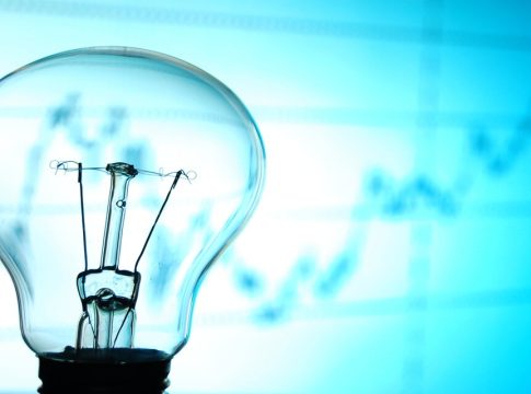 La OCU se enfrenta a las eléctricas por sus continuas “tarifas trampa” La OCU se enfrenta a las eléctricas por sus continuas “tarifas trampa”