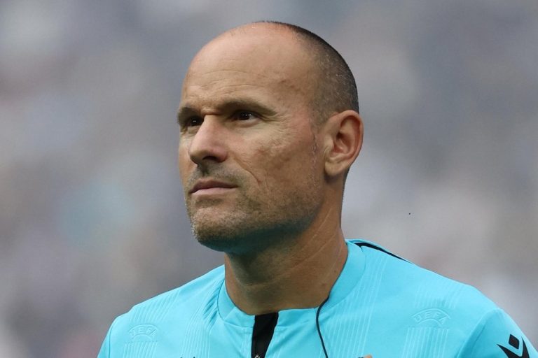 Mateu Lahoz saca los colores al asistente que avisó para la expulsión de Antony