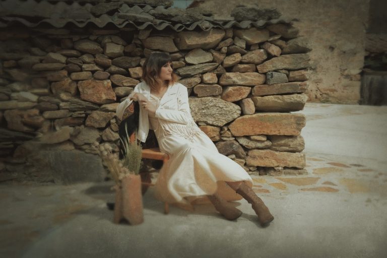 Rozalén y Shinova toman control de La Riviera