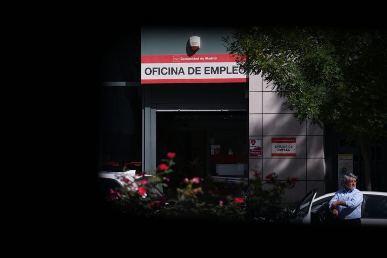 El truco de magia del Gobierno: Subir el empleo y el paro al mismo tiempo