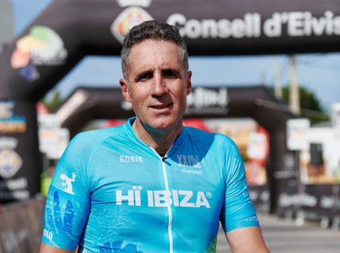 El pentacampeón del Tour de Francia Miguel Indurain tras participar en la segunda etapa de la XX Vuelta Cicloturista a Ibiza.