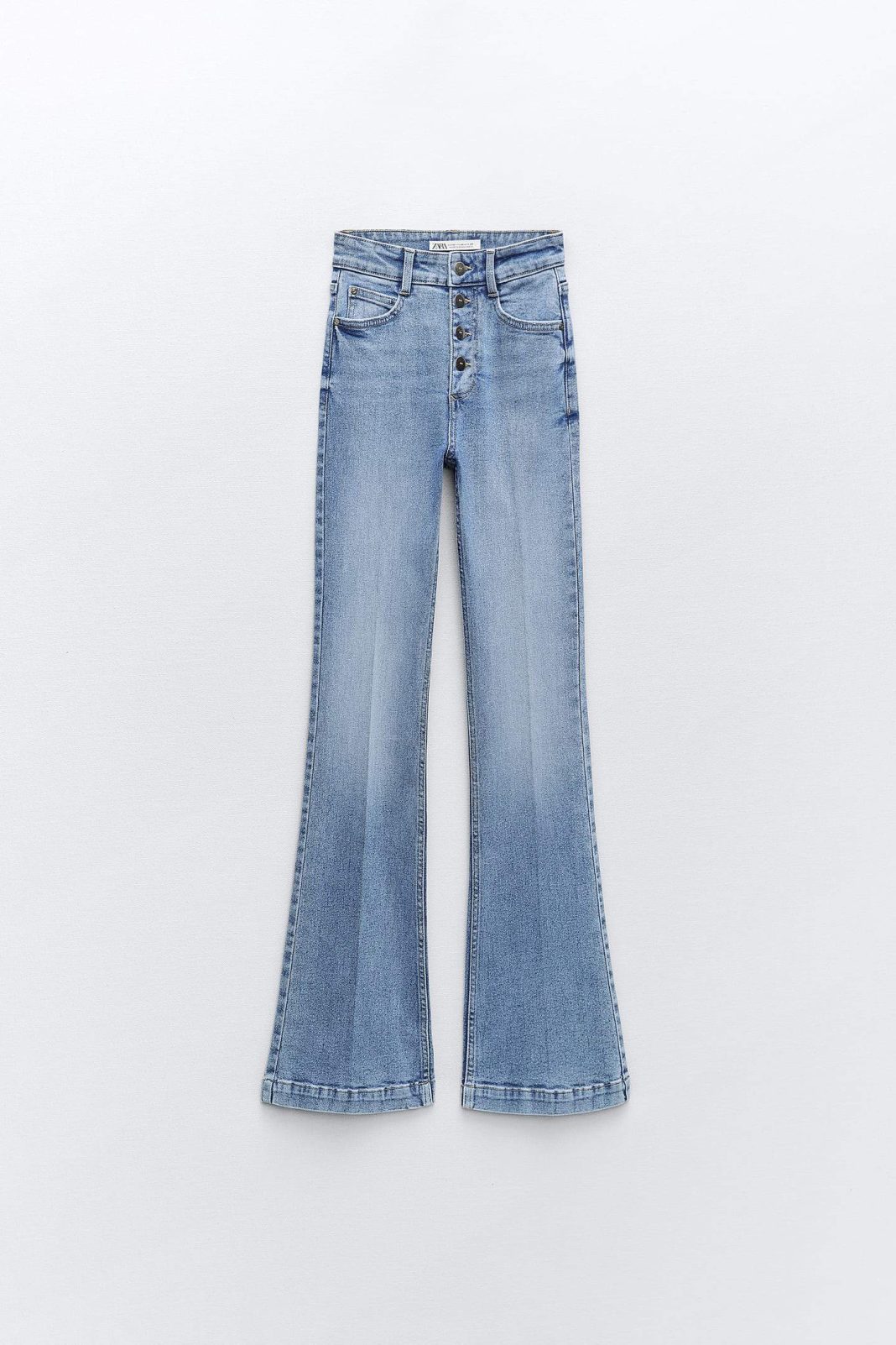 Zara acaba de lanzar estos pantalones que se adaptan perfectamente a tu altura