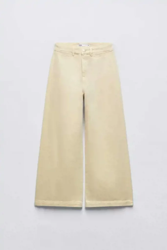 Zara vuelve a marcar tendencia y dice adiós a los estampados con estos pantalones a un precio increíble