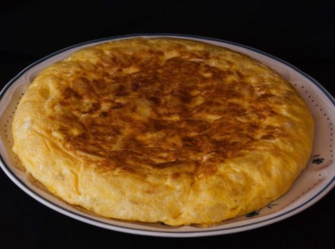 La receta de tortilla de patatas de Alberto Chicote que dará un toque especial a tus platos