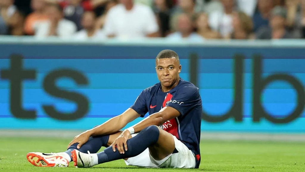 Mbappé prefirió el dinero y ya lo paga caro