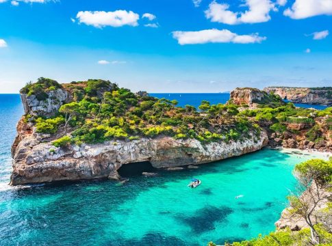 Mediterráneo mágico. Relax en las costas de Mallorca y Menorca Mediterráneo mágico: Relax en las costas de Mallorca y Menorca