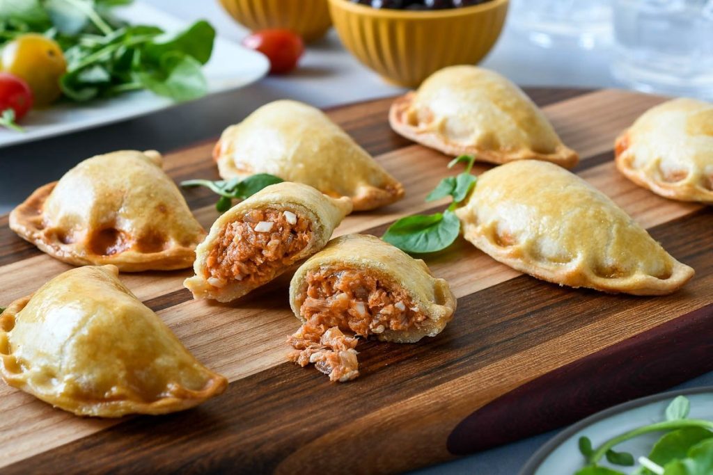 Empanadillas de atún, tomate y huevo, ingredientes para 4 raciones, entre las recetas más fáciles