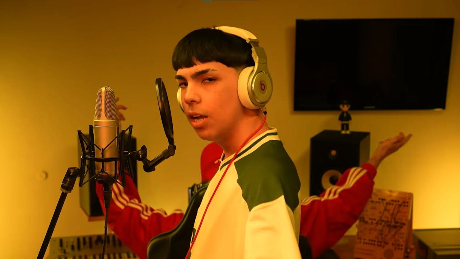 Milo J. De la oscuridad a la fama en la escena musical con Bizarrap Milo J.: De la oscuridad a la fama en la escena musical con Bizarrap