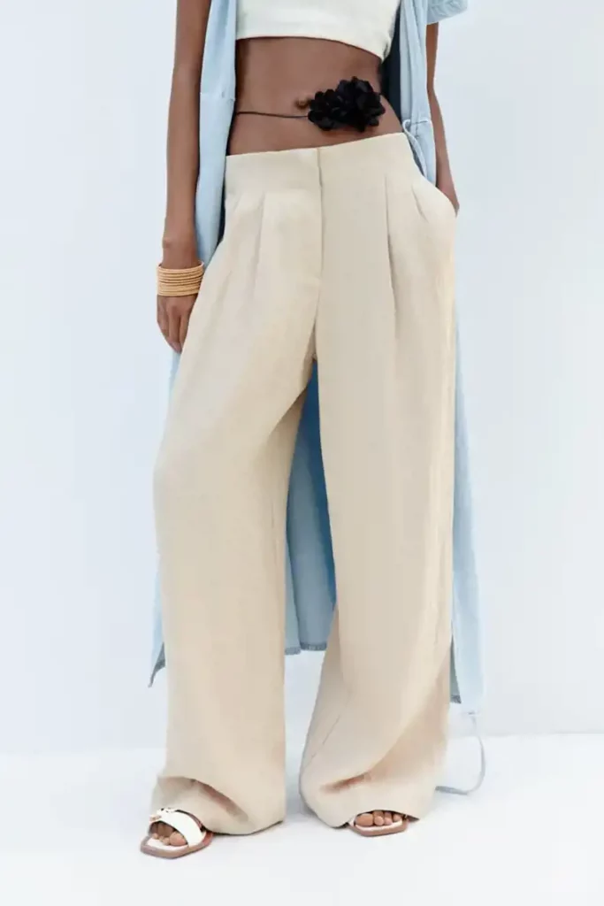 Zara vuelve a marcar tendencia y dice adiós a los estampados con estos pantalones a un precio increíble