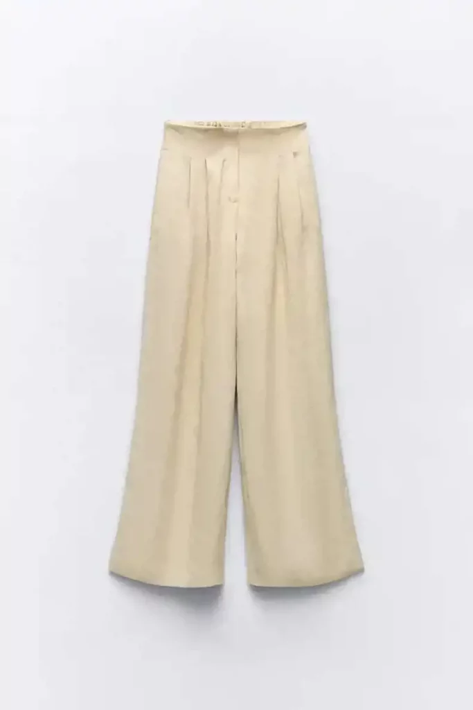 Zara vuelve a marcar tendencia y dice adiós a los estampados con estos pantalones a un precio increíble