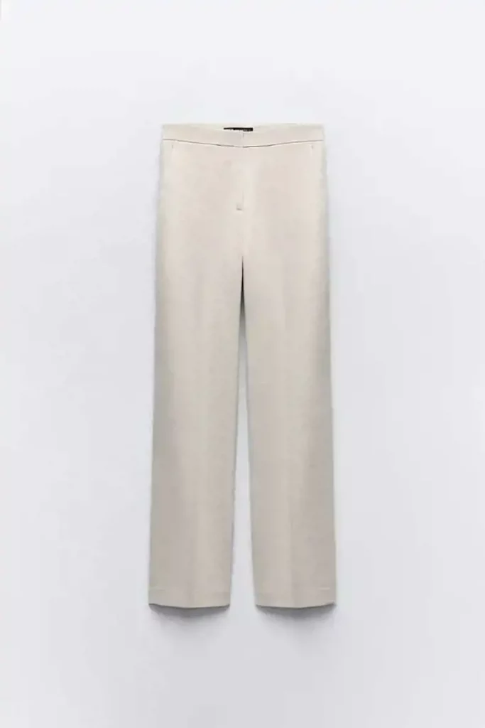 Zara vuelve a marcar tendencia y dice adiós a los estampados con estos pantalones a un precio increíble