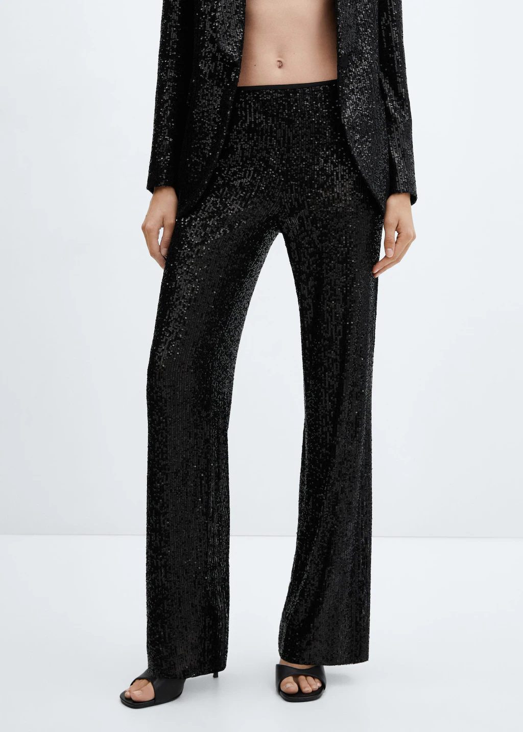 Mango apuesta por lo clásico: Estos son sus 10 pantalones más vendidos este otoño