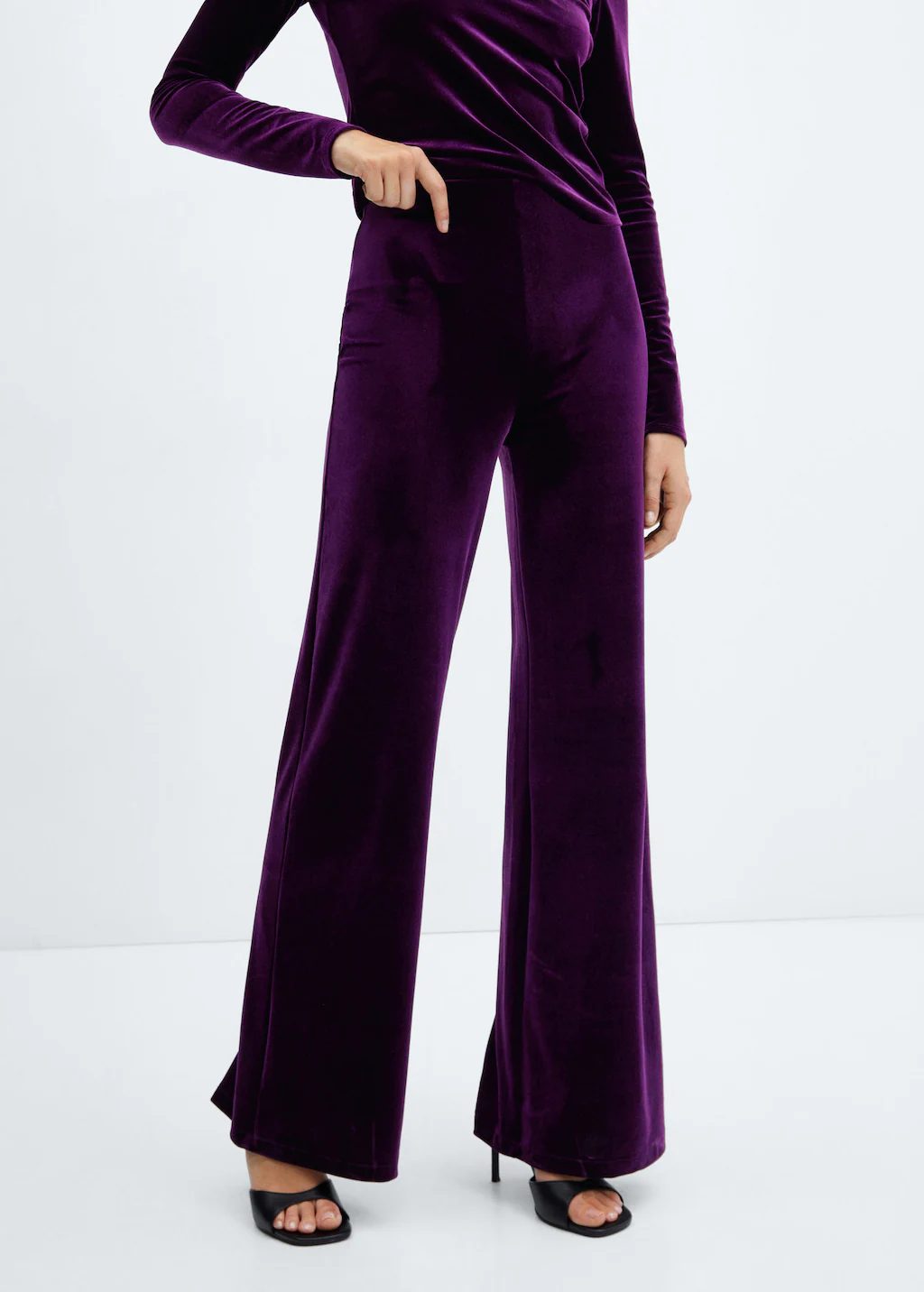 Mango apuesta por lo clásico: Estos son sus 10 pantalones más vendidos este otoño