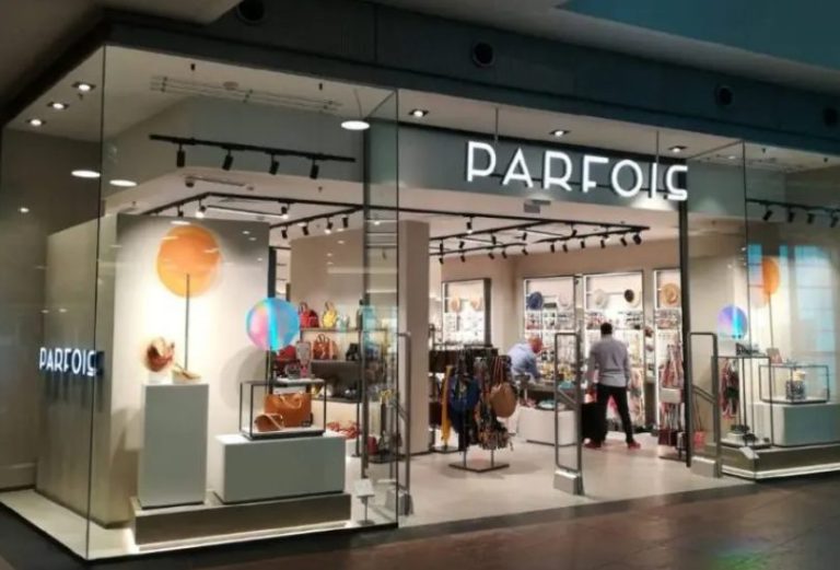 La bufanda finita de Parfois por menos de 10 euros es genial para mañanas y noches frías de febrero