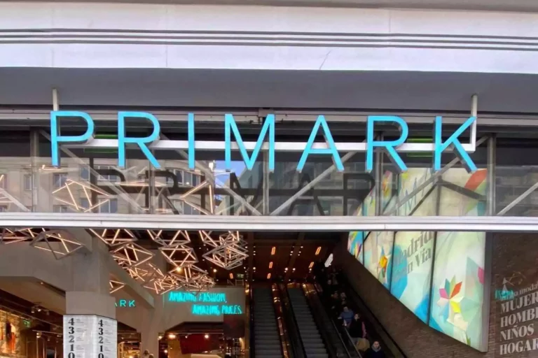 Primark te ofrece las botas biker más económicas del mercado: ¡el precio es increíble!