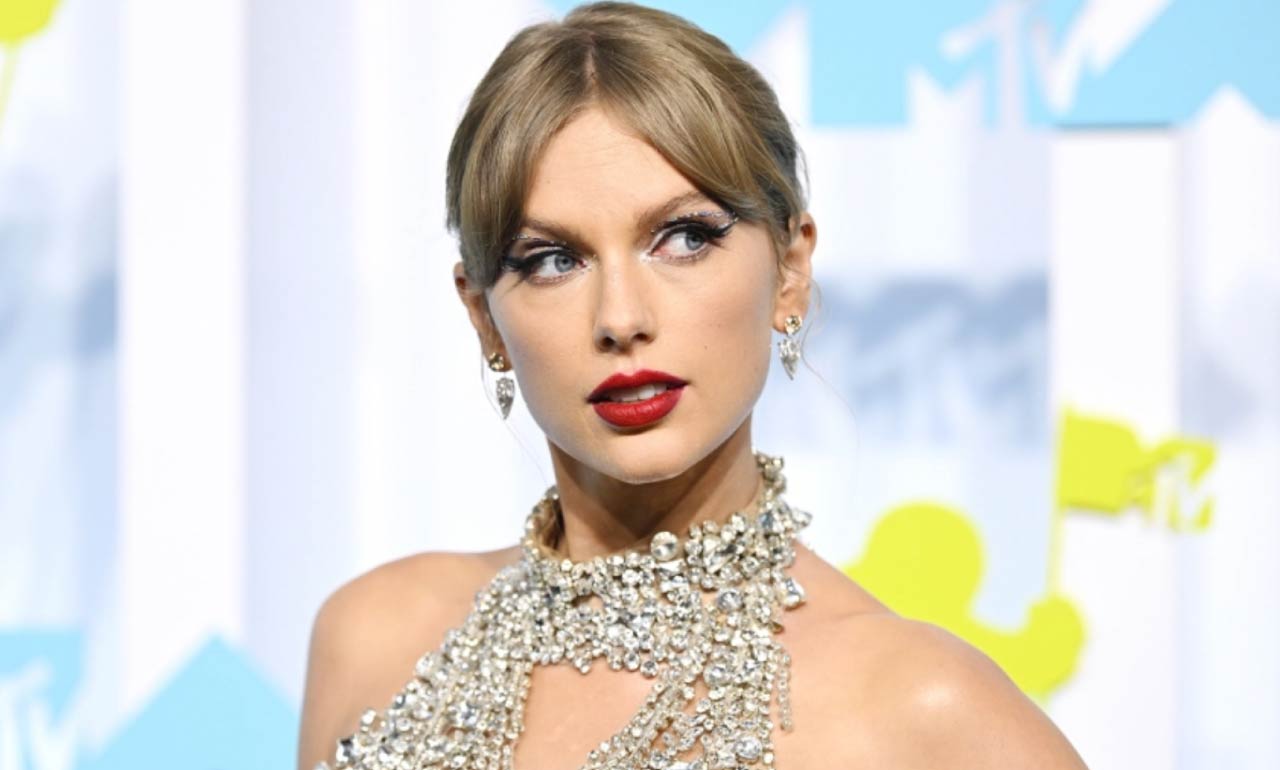 Taylor-Swift-anuncia-su-nuevo-album-Midnights-Un-viaje-a-traves-de-terrores-y-los-dulces-suenos