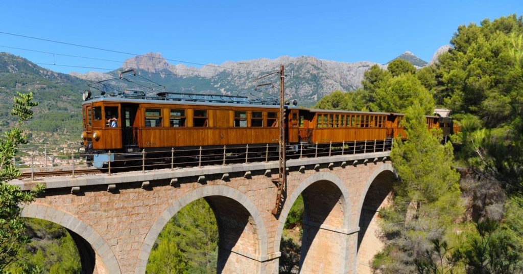 Los 10 mejores viajes en tren que puedes realizar por España 6 Tren de Soller 2 scaled 1