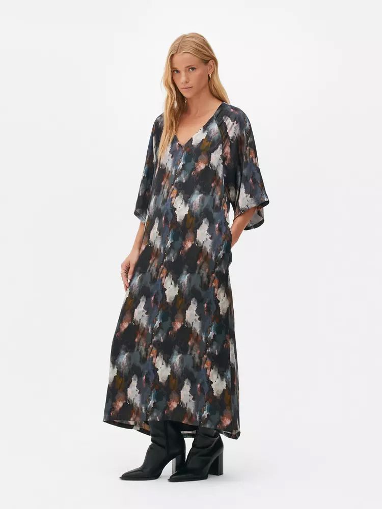Primark vuelve al top tres de moda de otoño con estos vestidos de mujer: por menos de 30 euros
