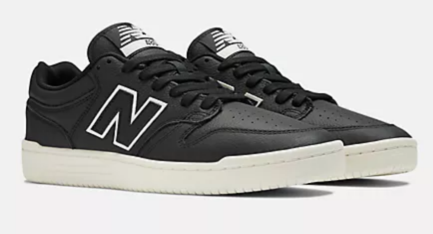 Ya puedes combinar tu traje con zapatillas casuales gracias a estas New Balance