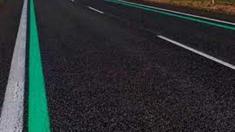 La DGT explica cuál es la verdadera función de las líneas verdes que empezarás a ver en las carreteras