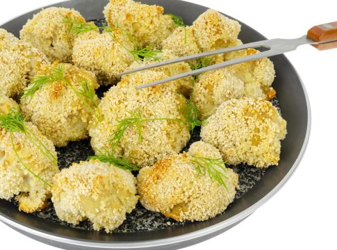 cauliflower-breaded-in-breadcrumbs-in-pan-free-photo Coliflor