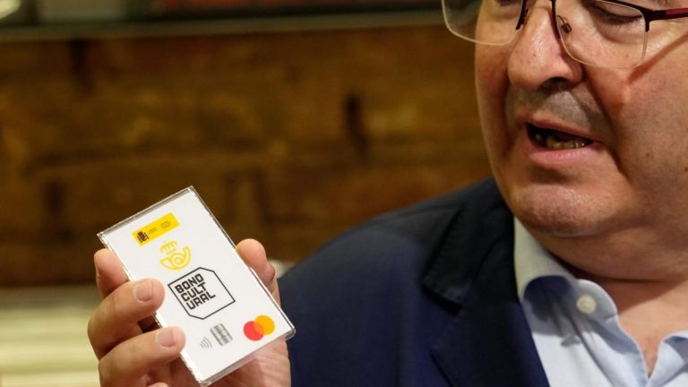 El Bono Cultural en el aire por la investidura