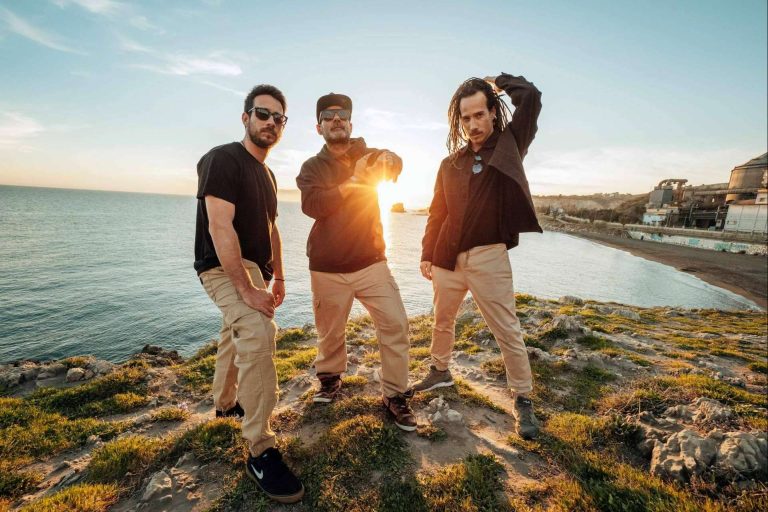 'Nuevo Comienzo' es el primer álbum de Awake