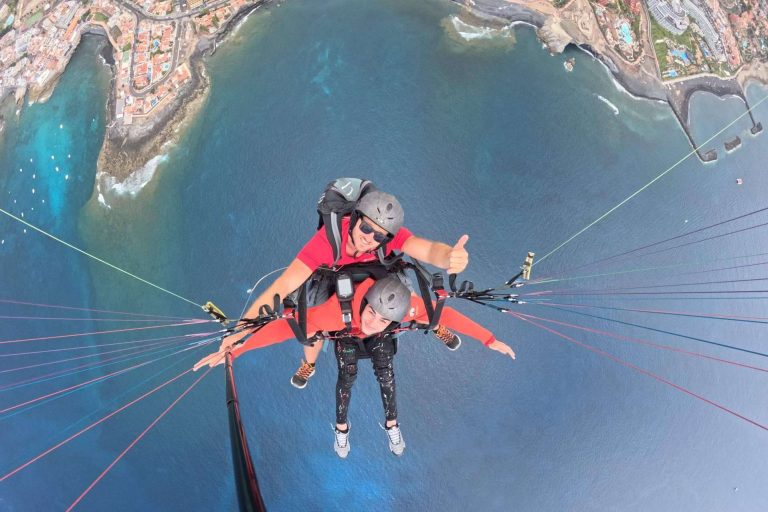 La experiencia de paragliding Costa Adeje que ofrece Tenerfly