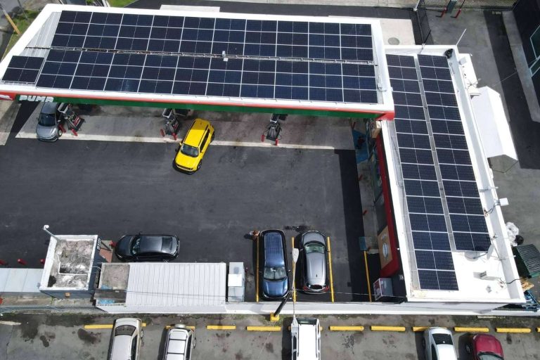 Proyecto solar en gasolineras Puma y Texaco, con reSOLient