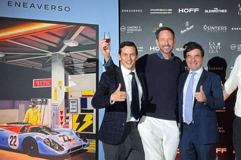 Eneaverso reúne a destacados coleccionistas en el día más lluvioso del año