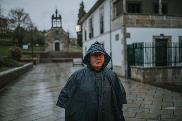 Capucha incorporada: protege tu cabeza de la lluvia