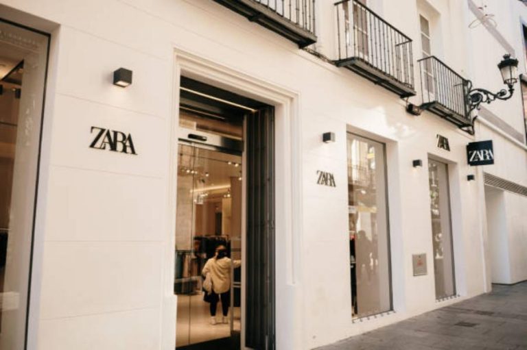 La elegante chaqueta marrón de Zara: la favorita para disfrutar del lujo discreto y en tendencia