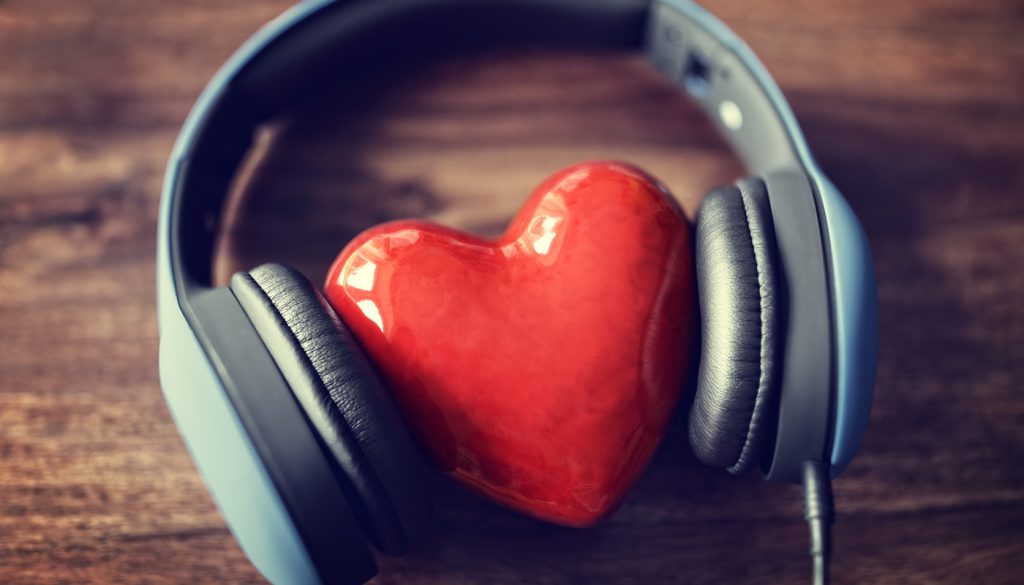 De las primeras sinfonías a Spotify: descubre como ha evolucionado la música a lo largo del tiempo 1 musica amor coracao 1016 1400x800 1