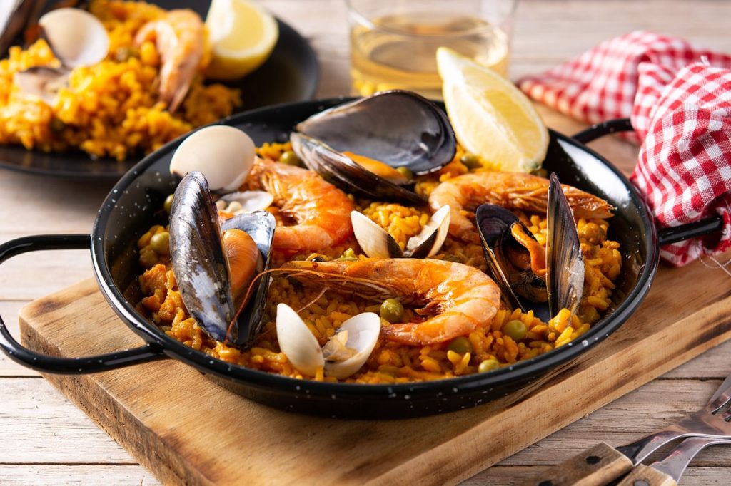 Paella valenciana VS paella de marisco: el clásico duelo de sabores. ¿Y tú cuál prefieres? 10 paella de marisco 1