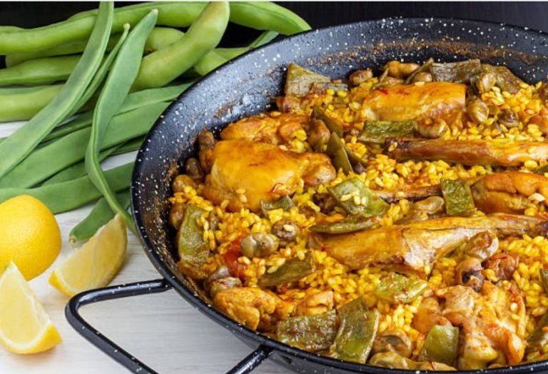 Exquisita paella con pollo, conejo y verduras: preparación sencilla, receta rápida y placer gastronómico asegurado