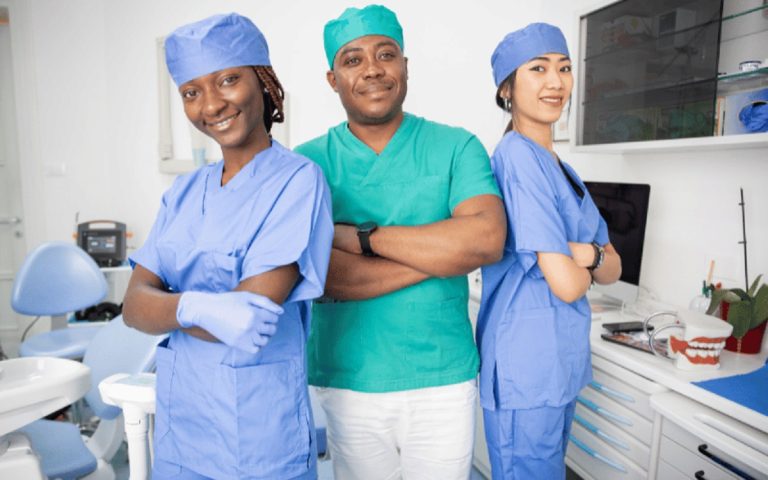 La formación en el sector sanitario: Un pasaporte hacia empleo seguro