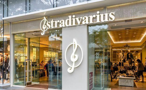 Paula Echevarría deslumbra con la nueva chaqueta rebajada de Stradivarius