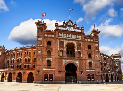 Los «sintecho» que duermen en el puente de 'Las Ventas' se han vuelto parte del paisaje urbano de la zona