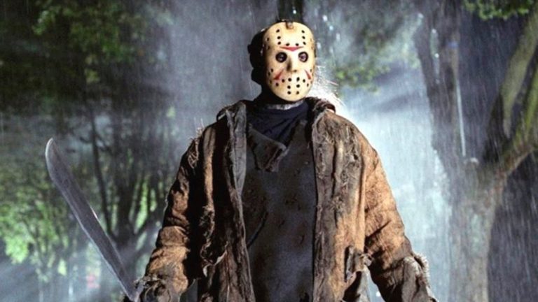 Peacock lanza el tráiler de 'Crystal Lake', la precuela de 'Viernes 13' con Linda Cardellini como la madre de Jason